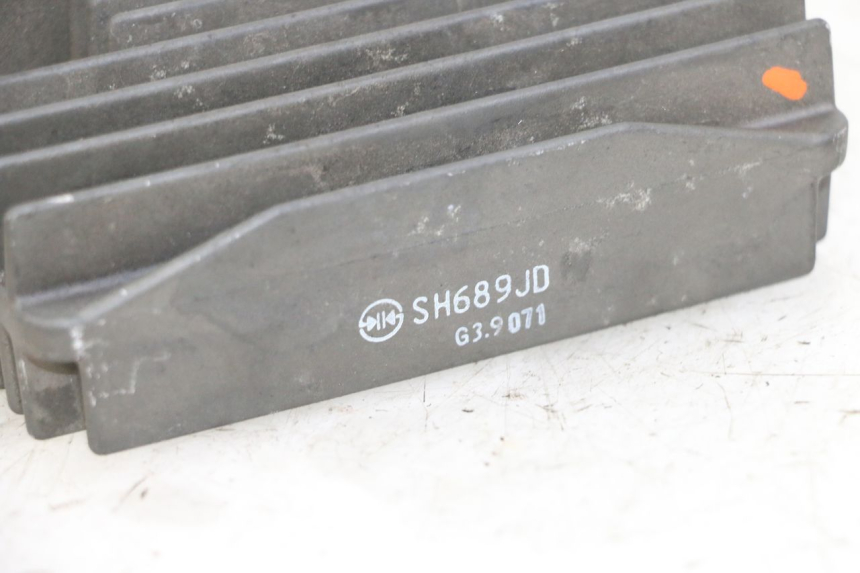 photo de REGULADOR DE CARGA PIAGGIO MP3 500 (2014 - 2017) - Estado de la superficie y material