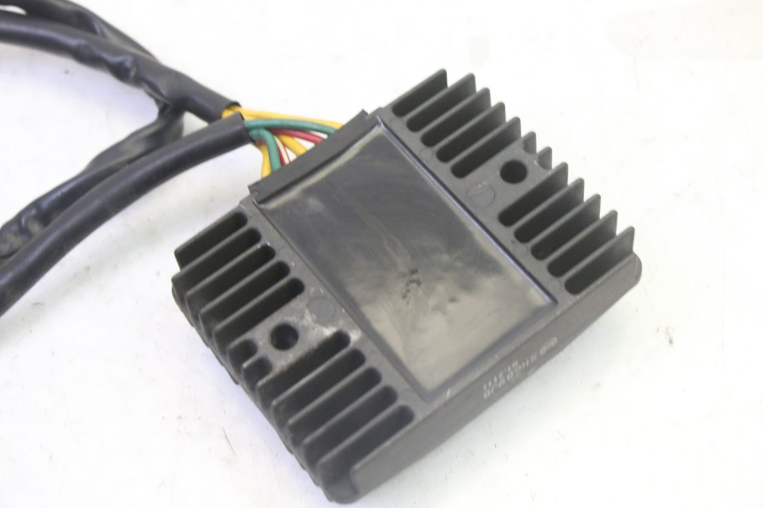 photo de REGULADOR DE CARGA PIAGGIO MP3 500 (2011 - 2015) - Detalles de los puntos de fijación