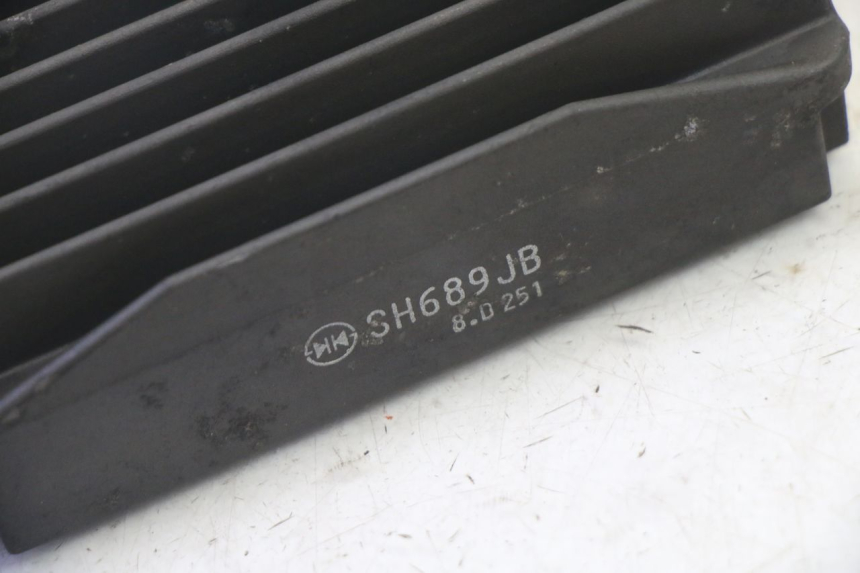 photo de REGULADOR DE CARGA PIAGGIO MP3 RL 250 (2006 - 2010) - Zoom estado de uso