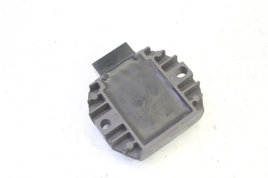 photo de REGULADOR DE CARGA PIAGGIO MP3 125 (2006 - 2014) - Zoom estado de uso