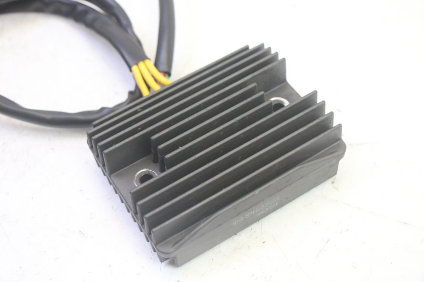 photo de REGULADOR DE CARGA PIAGGIO MP3 RL 250 (2006 - 2010) - Detalle de la pieza