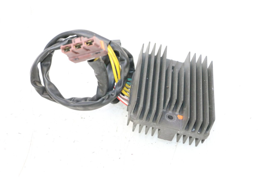 photo de REGULADOR DE CARGA PIAGGIO MP3 RL 250 (2006 - 2010) - Detalles de los puntos de fijación