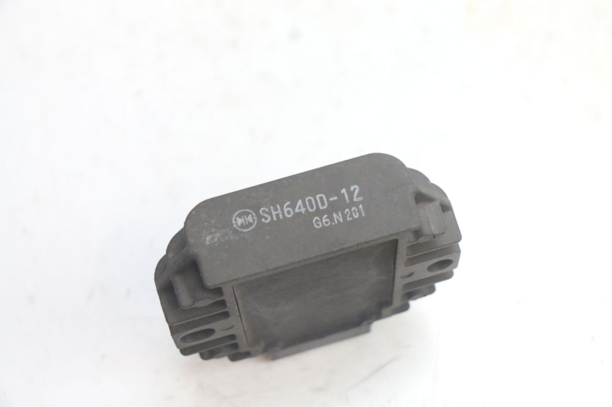photo de REGULADOR DE CARGA PIAGGIO MP3 125 (2006 - 2014) - Otra perspectiva