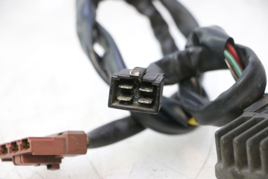 photo de REGULADOR DE CARGA PIAGGIO MP3 500 (2011 - 2015) - Detalles de los puntos de fijación