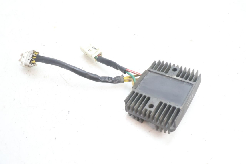 photo de REGULADOR PIAGGIO MP3 500 (2016 - 2018) - Primer plano técnico