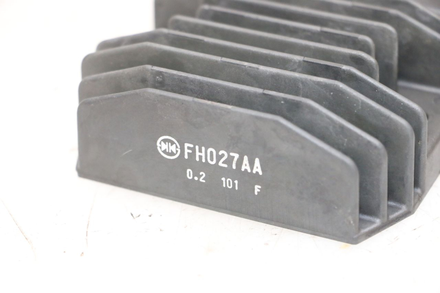 photo de REGULADOR YAMAHA MT-07 MT07 ABS 700 (2018 - 2020) - Detalles de los puntos de fijación