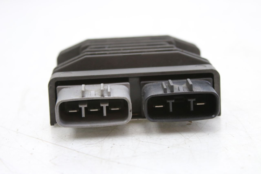 photo de REGULADOR DE CARGA YAMAHA MT-07 MT07 700 (2018 - 2020) - Primer plano técnico