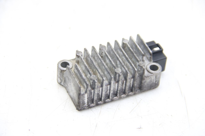 photo de REGULADOR DE CARGA YAMAHA MT ABS 125 (2014 - 2018) - Primer plano técnico
