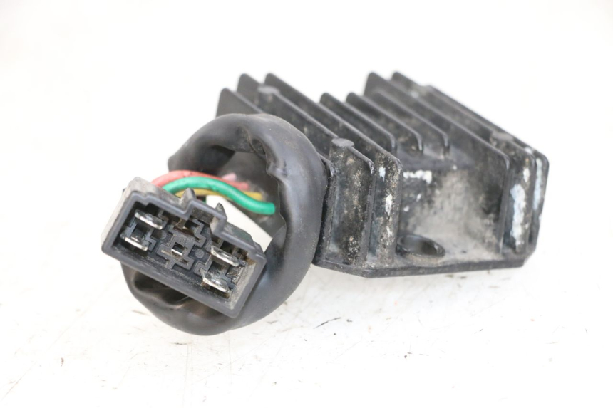 photo de REGULADOR DE CARGA SYM ORBIT III 3 4T 50 (2018 - 2021) - Primer plano técnico