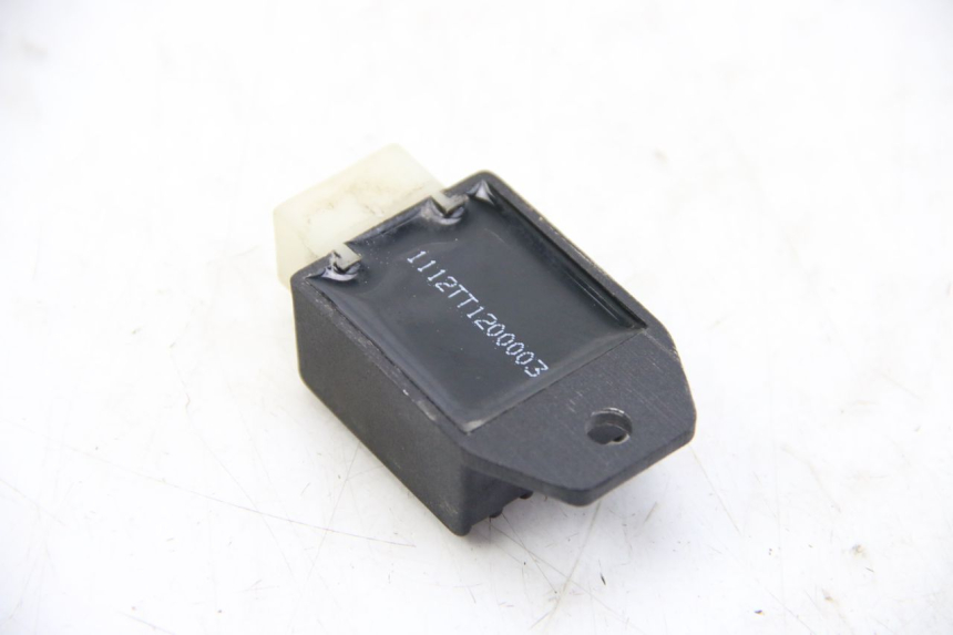 photo de REGULADOR DE CARGA TNT MOTOR OTTO 2T 50 (2012 - 2018) - Primer plano técnico