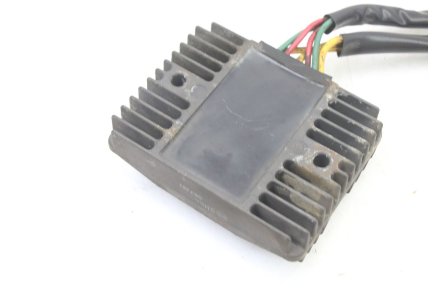 photo de REGULADOR DE CARGA PEUGEOT CITYSTAR 125 (2011 - 2017) - Primer plano técnico