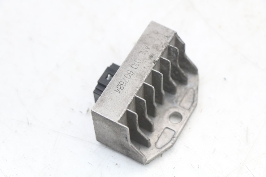 photo de REGULADOR PEUGEOT DJANGO 125 (2014 - 2017) - Detalle de la pieza