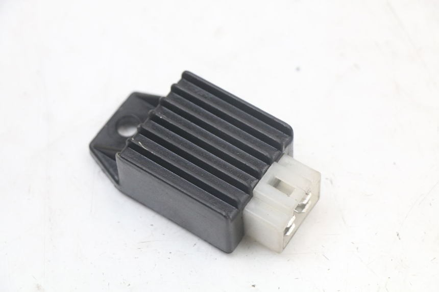 photo de REGULADOR DE CARGA PEUGEOT KISBEE 2T 50 (2010 - 2017) - Vista principal