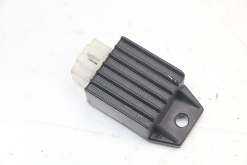 photo de REGULADOR DE CARGA PEUGEOT KISBEE 2T 50 (2010 - 2017) - Detalle de la pieza
