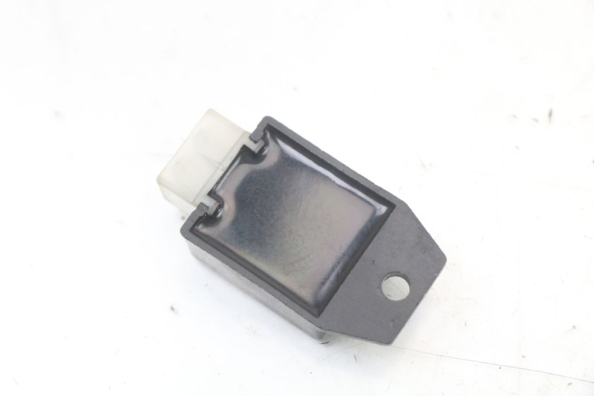 photo de REGULADOR DE CARGA PEUGEOT KISBEE 2T 50 (2010 - 2017) - Otra perspectiva