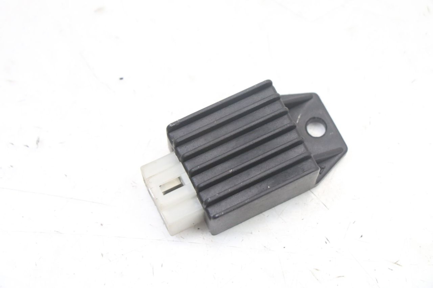 photo de REGULADOR DE CARGA PEUGEOT KISBEE 2T 50 (2010 - 2017) - Detalle de la pieza