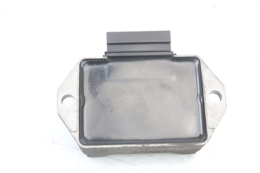 photo de REGULADOR DE CARGA PIAGGIO NEW TYPHOON 50 (2010 - 2017) - Otra perspectiva