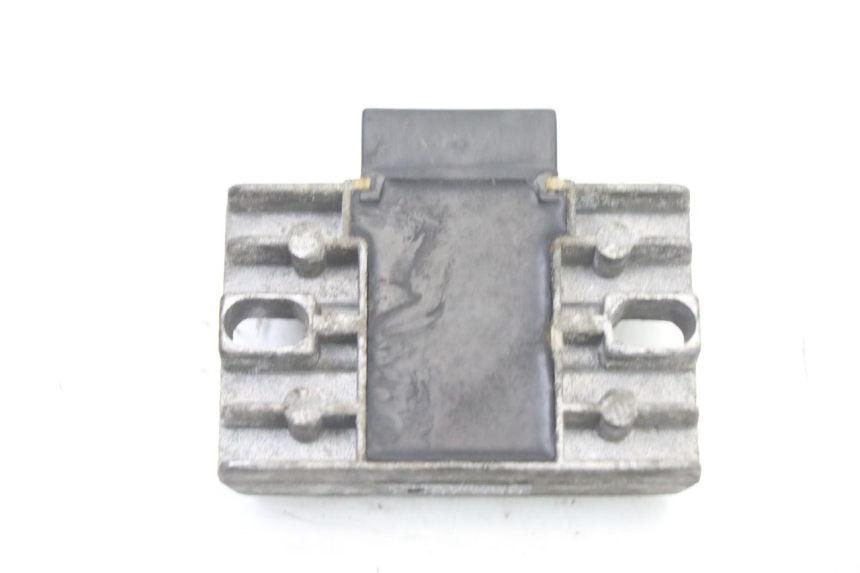 photo de REGULADOR DE CARGA PIAGGIO VESPA GRANTURISMO 125 (2003 - 2007) - Otra perspectiva