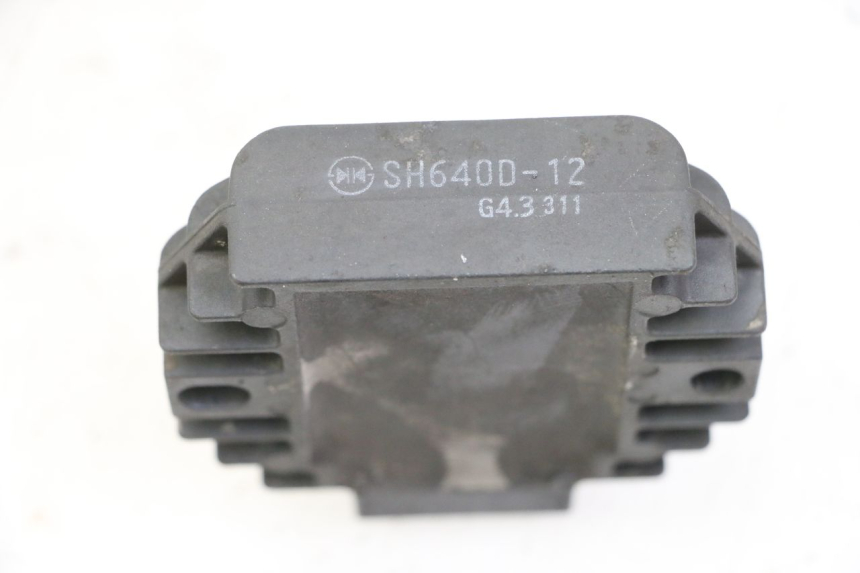 photo de REGULADOR PIAGGIO VESPA GRANTURISMO 200 (2004 - 2005) - Zoom estado de uso