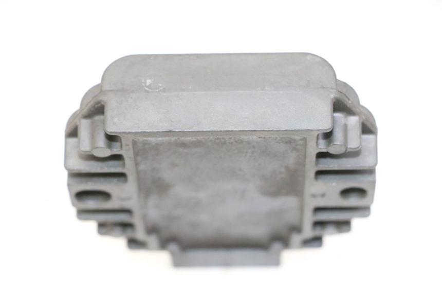 photo de REGULADOR PIAGGIO VESPA LX 150 (2005 - 2013) - Otra perspectiva