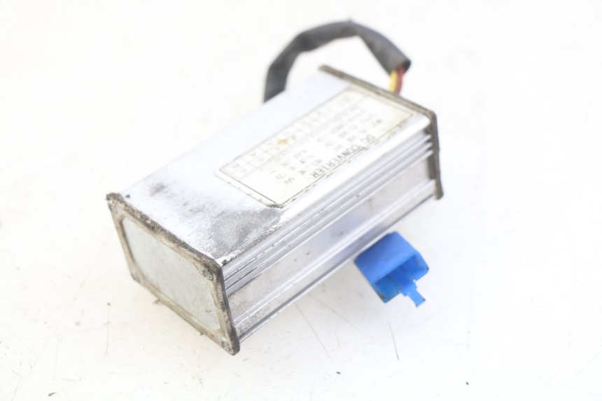 photo de REGULADOR DE CARGA RED ELECTRIC RED E PRO 1 (2017 - 2019) - Primer plano técnico