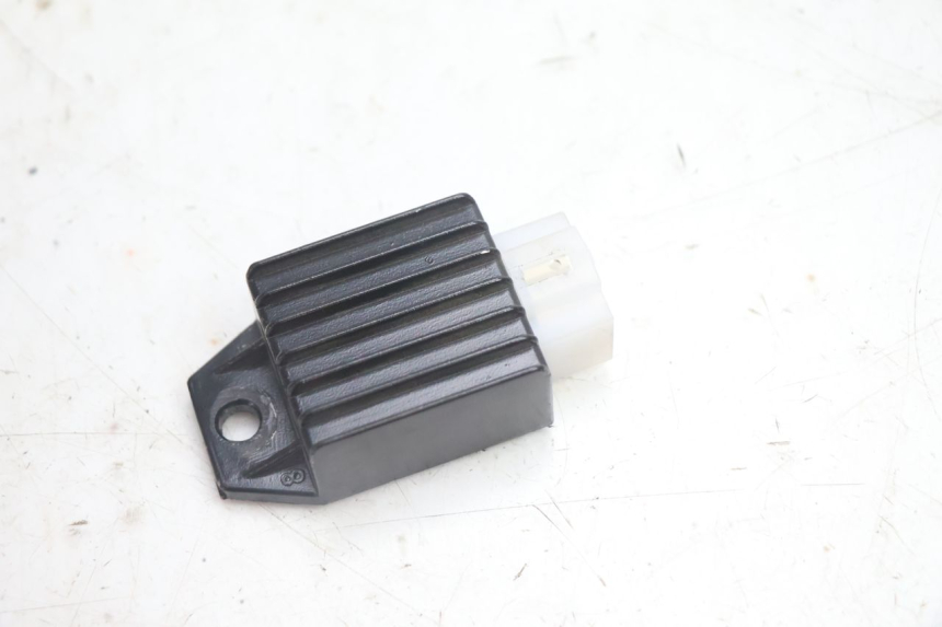 photo de REGULADOR DE CARGA APOLLO RFZ 150 - Detalle de la pieza