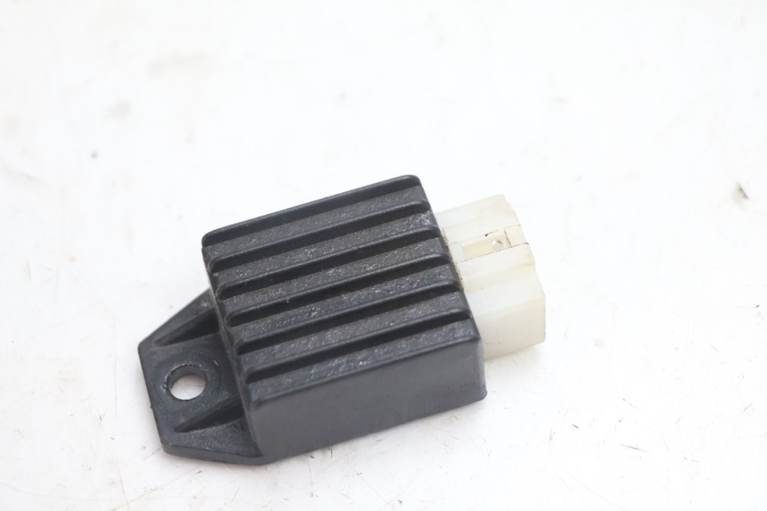 photo de REGULADOR TNT MOTOR ROMA 10' 2T 50 (2011 - 2018) - Detalle de la pieza