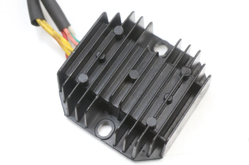 photo de REGULADOR DE CARGA TNT MOTOR ROMA 10' 4T 50 (2019 - 2022) - Zoom estado de uso