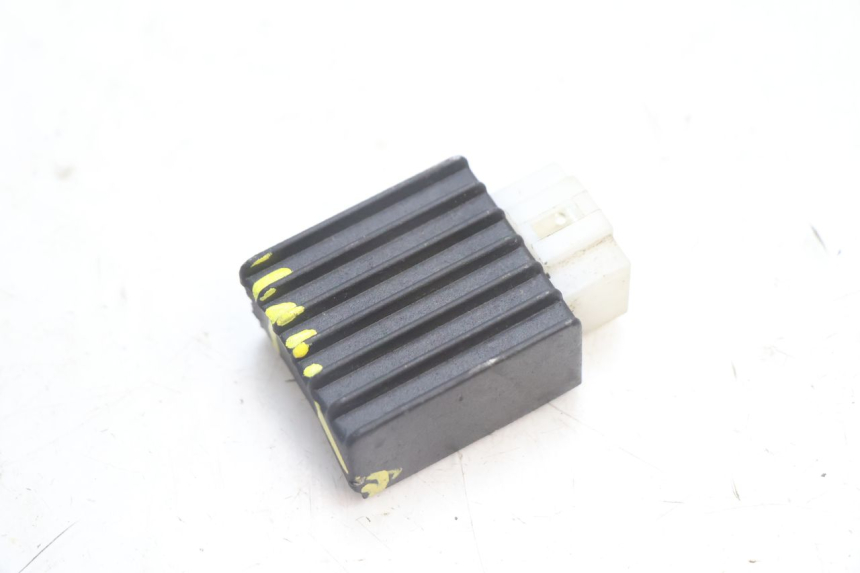 photo de REGULADOR TNT MOTOR ROMA 12' 2T 50 (2007 - 2018) - Detalle de la pieza