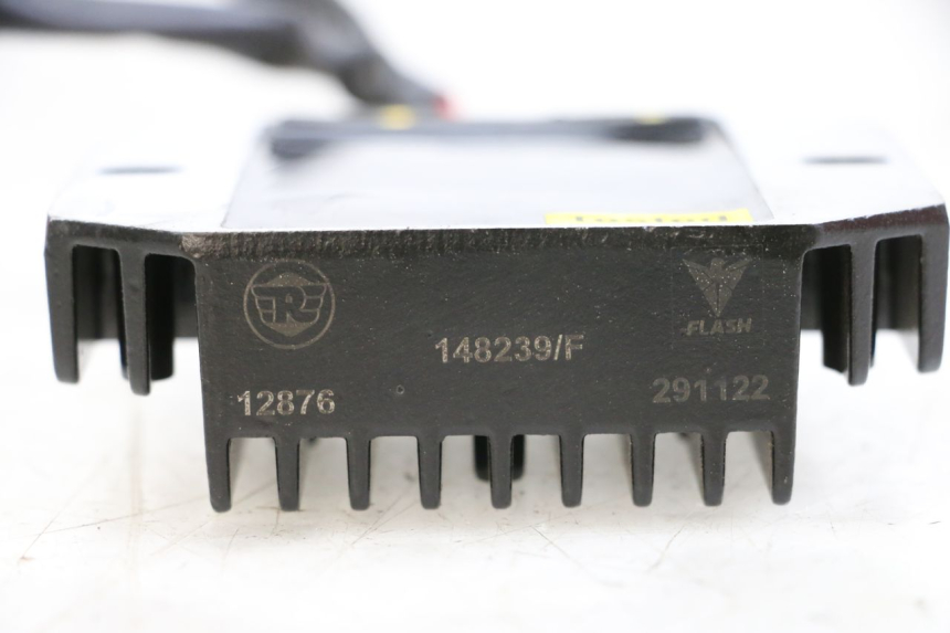 photo de REGULADOR ROYAL ENFIELD CONTINENTAL GT 650 (2019 - 2024) - Detalle de la pieza