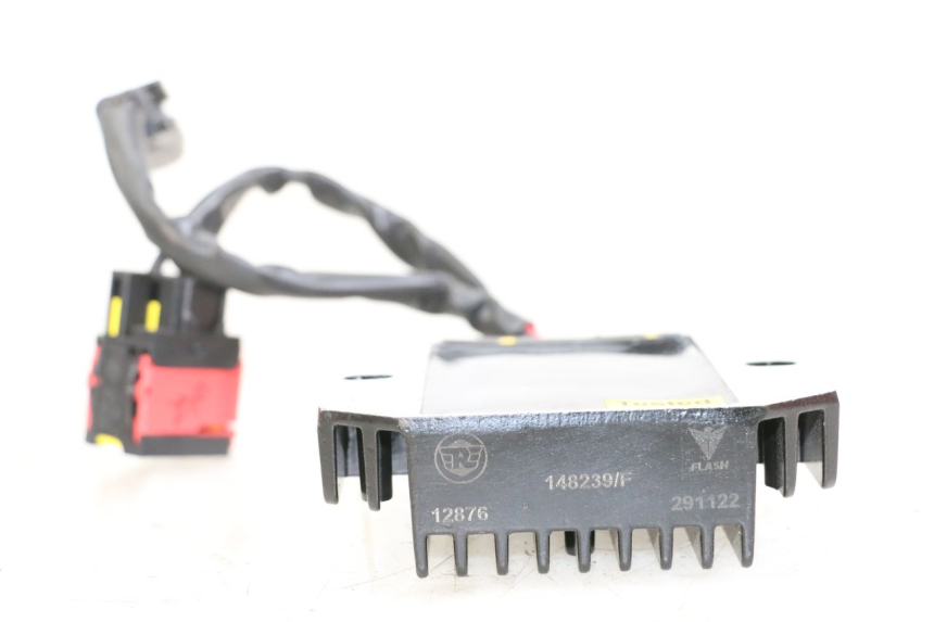 photo de REGULADOR ROYAL ENFIELD CONTINENTAL GT 650 (2019 - 2024) - Zoom estado de uso