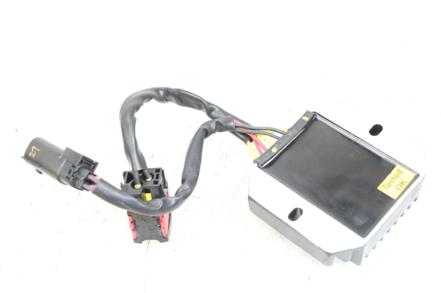 photo de REGULADOR ROYAL ENFIELD CONTINENTAL GT 650 (2019 - 2024) - Primer plano técnico