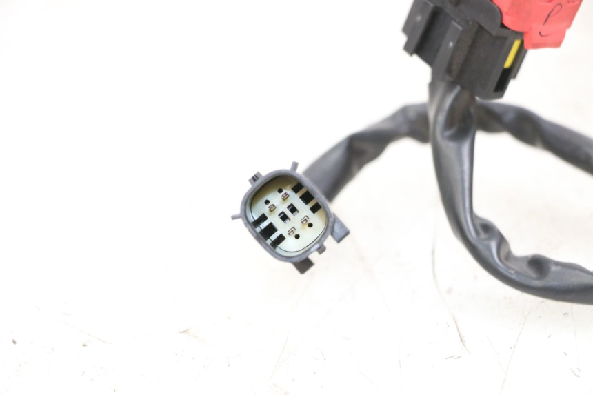 photo de REGULADOR ROYAL ENFIELD CONTINENTAL GT 650 (2019 - 2024) - Detalles de los puntos de fijación