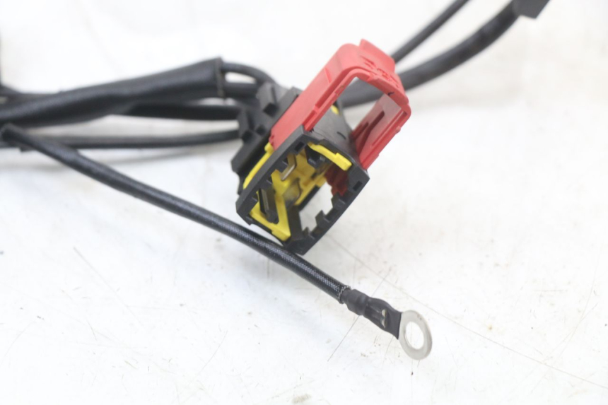 photo de REGULADOR ROYAL ENFIELD SCRAM 411 (2022 - 2024) - Detalles de los puntos de fijación