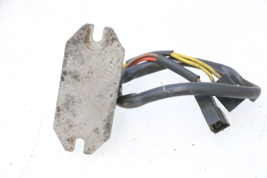 photo de REGULADOR MZ RT 125 (2000 - 2008) - Detalles de los puntos de fijación