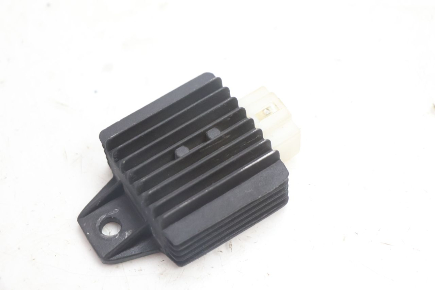 photo de REGULADOR DE CARGA KEEWAY RY6 2T 50 (2011 - 2019) - Detalle de la pieza