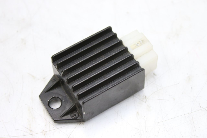 photo de REGULADOR DE CARGA JM MOTORS SANTANA 50 (2014 - 2023) - Primer plano técnico