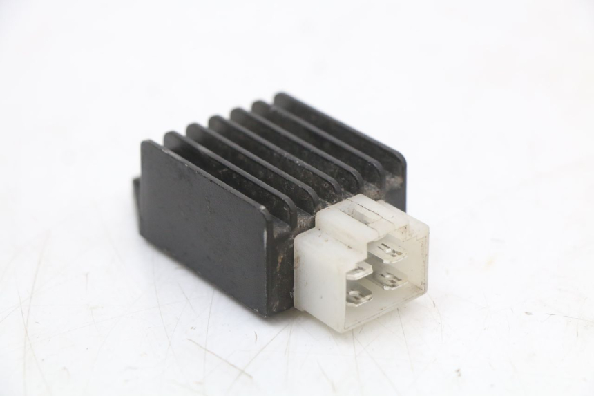 photo de REGULADOR DE CARGA JM MOTORS SANTANA 50 (2014 - 2023) - Detalle de la pieza