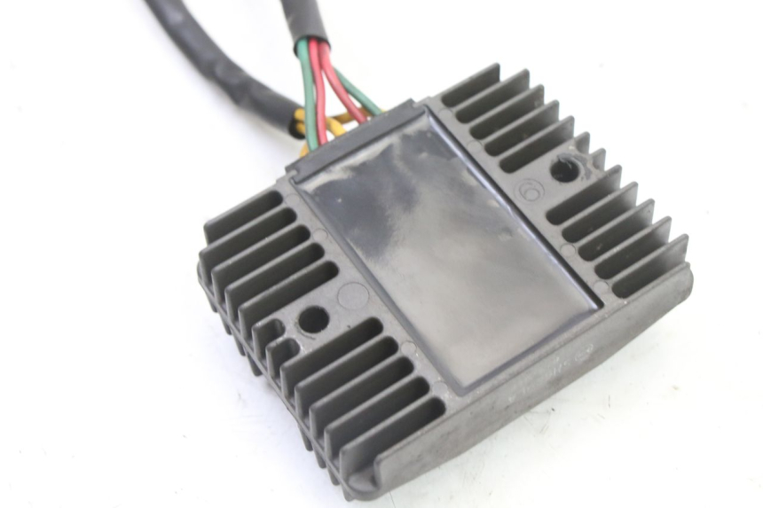 photo de REGULADOR DE CARGA PEUGEOT SATELIS COMPRESSOR K15 125 (2006 - 2009) - Primer plano técnico