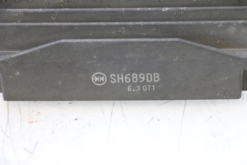photo de REGULADOR DE CARGA PEUGEOT SATELIS COMPRESSOR K15 125 (2006 - 2009) - Estado de la superficie y material