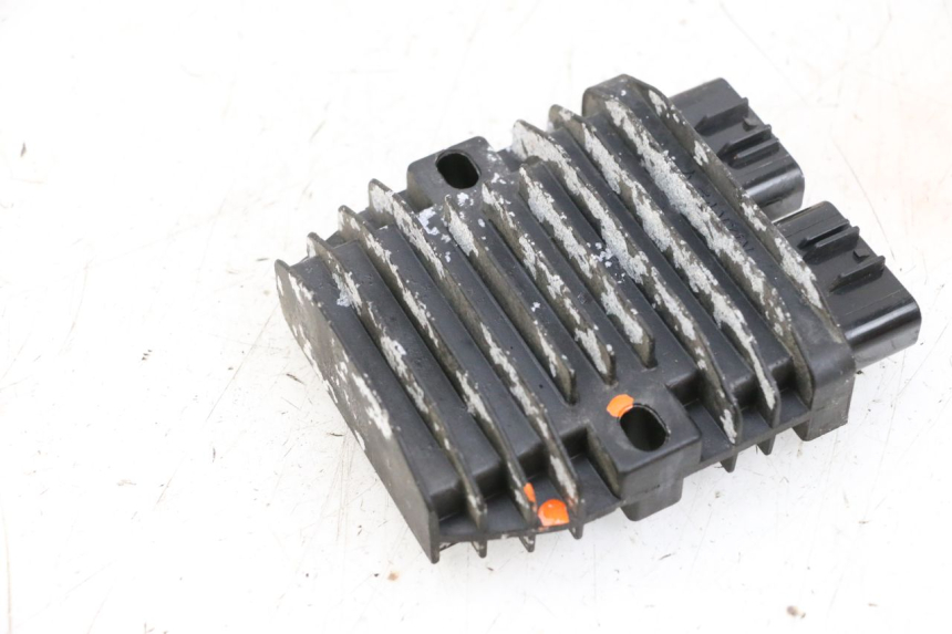 photo de REGULADOR PEUGEOT SATELIS 125 (2013 - 2018) - Primer plano técnico