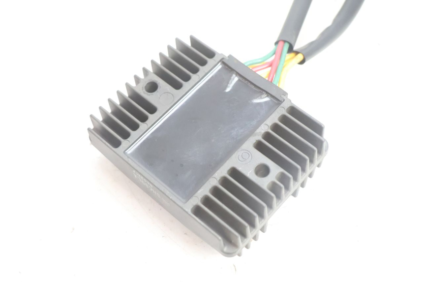 photo de REGULADOR DE CARGA PEUGEOT SATELIS 125 (2006 - 2009) - Primer plano técnico