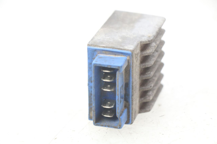 photo de REGULADOR DE CARGA DERBI SENDA 50 (2003 - 2005) - Detalle de la pieza