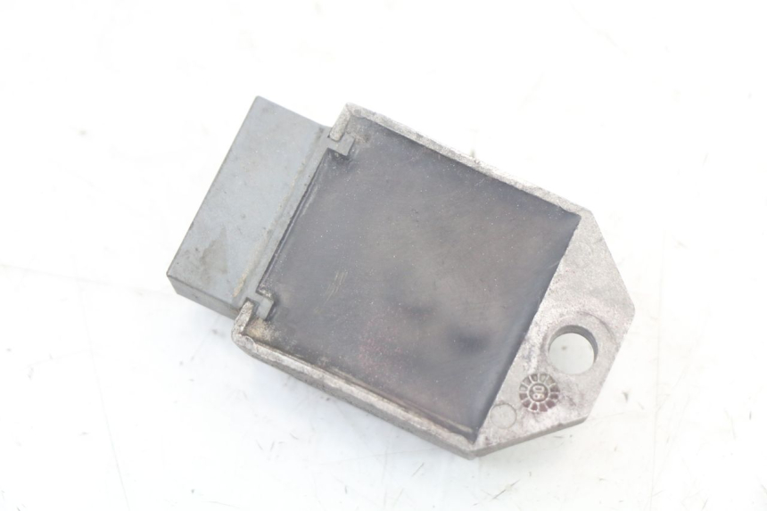 photo de REGULADOR DE CARGA DERBI SENDA SM X-TREME 50 (2006 - 2010) - Primer plano técnico