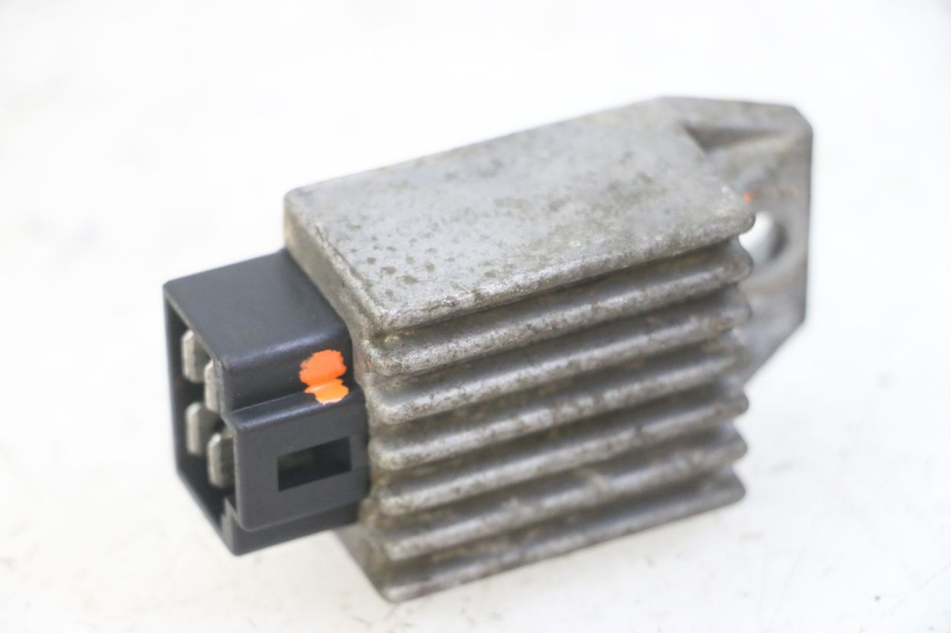 photo de REGULADOR PEUGEOT SPEEDFIGHT 2 LC 50 (2000 - 2009) - Detalle de la pieza