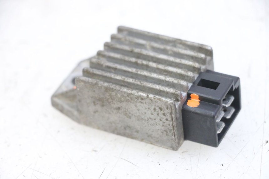 photo de REGULADOR PEUGEOT SPEEDFIGHT 2 LC 50 (2000 - 2009) - Otra perspectiva