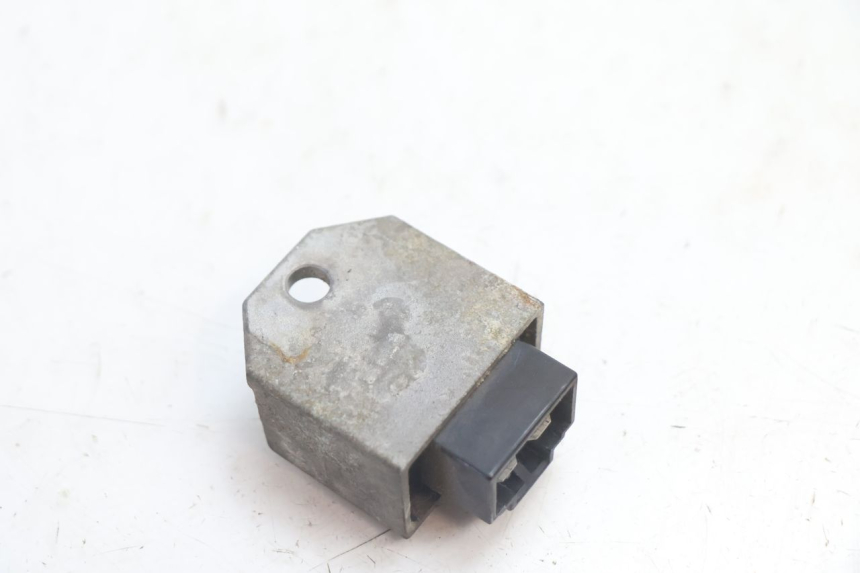 photo de REGULADOR DE CARGA PEUGEOT SPEEDFIGHT LC 50 (1996 - 2002) - Zoom estado de uso