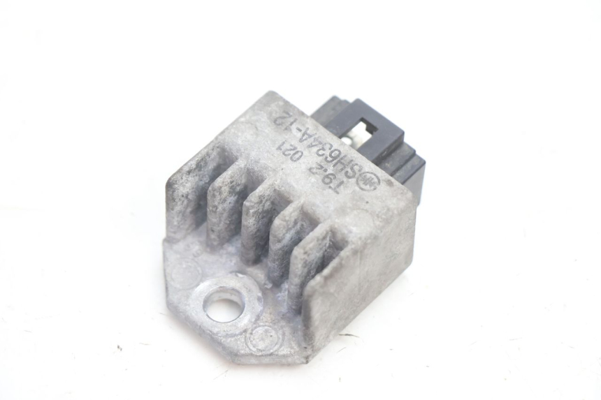 photo de REGULADOR DE CARGA PEUGEOT SPEEDFIGHT LC 50 (1996 - 2002) - Detalle de la pieza