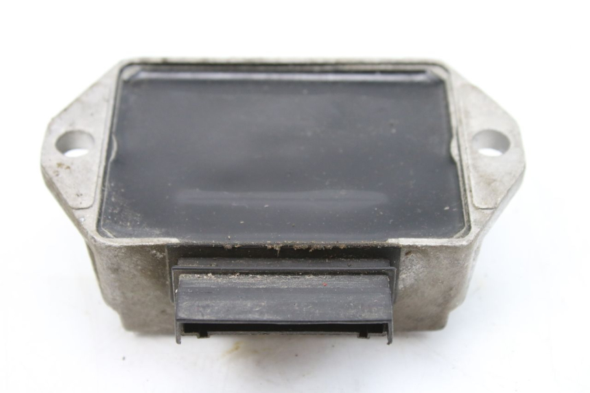 photo de REGULADOR DE CARGA APRILIA SR 2T 50 (2012 - 2017) - Primer plano técnico