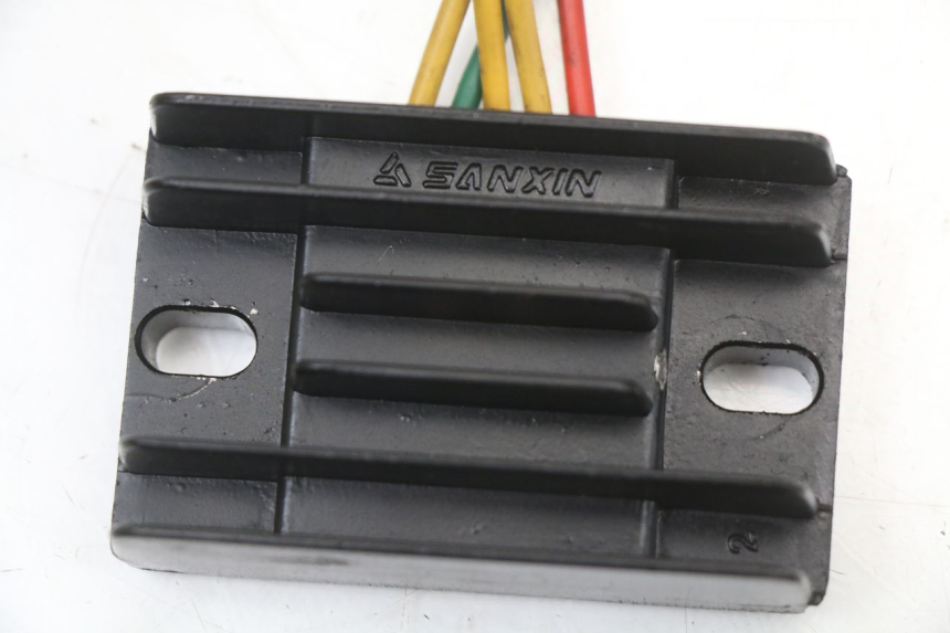 photo de REGULADOR PEUGEOT STREETZONE I 2T 50 (2018 - 2020) - Zoom estado de uso